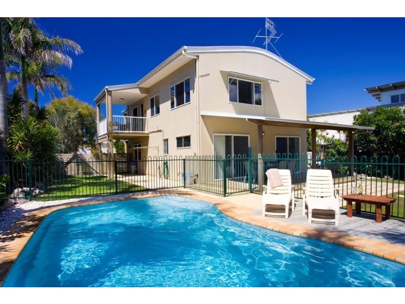 Castaways Beach QLD 4567