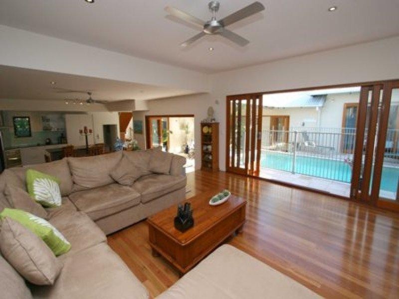 Castaways Beach QLD 4567