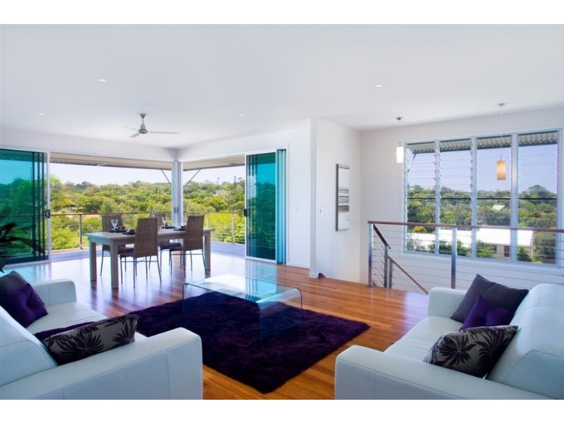 2/71 Southern Cross Parade, Sunrise Beach QLD 4567