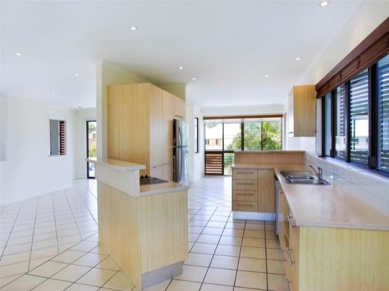 15 Oceania Crescent, Sunshine Beach QLD 4567