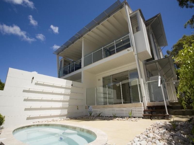 2/8 Hill Street, Sunshine Beach QLD 4567