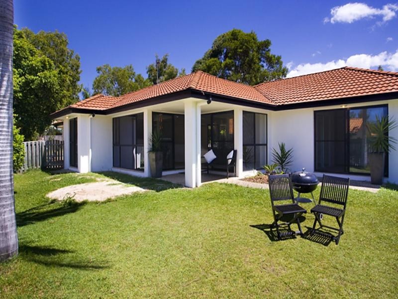 16 Honeyeater Avenue, Noosaville QLD 4566