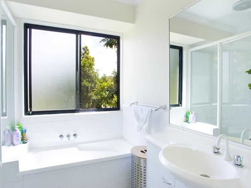 16 Honeyeater Avenue, Noosaville QLD 4566