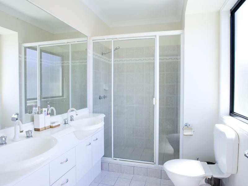 16 Honeyeater Avenue, Noosaville QLD 4566