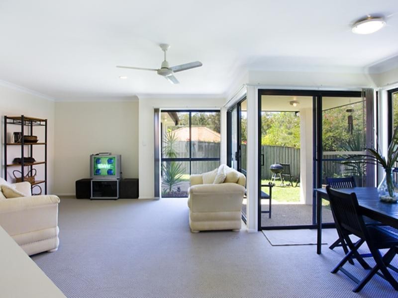 16 Honeyeater Avenue, Noosaville QLD 4566