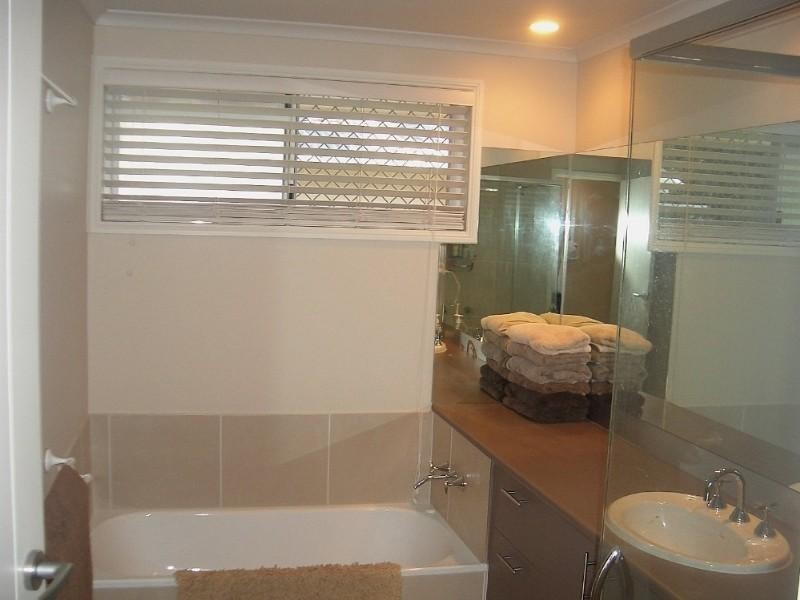 17 Lake Entrance Boulavard, Noosaville QLD 4566