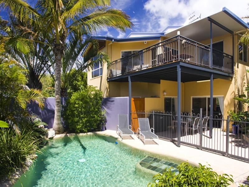 Castaways Beach QLD 4567