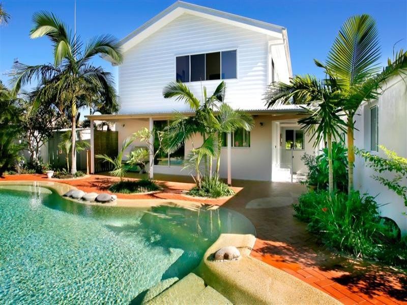 20 Wavecrest Drive, Castaways Beach QLD 4567