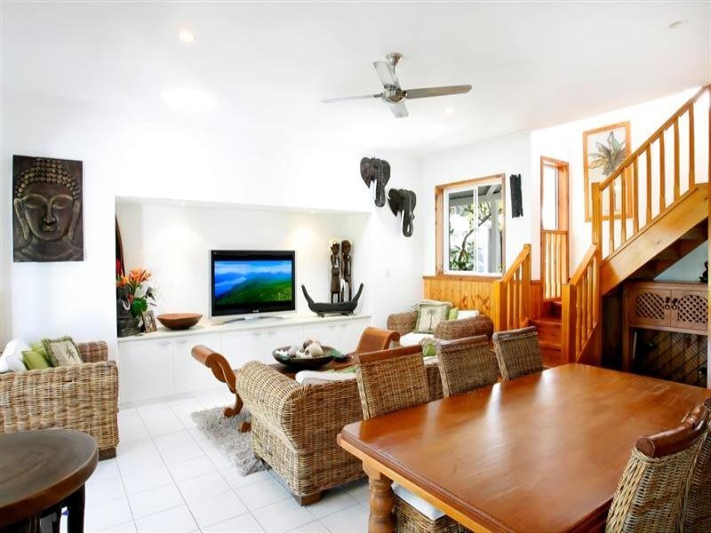 20 Wavecrest Drive, Castaways Beach QLD 4567
