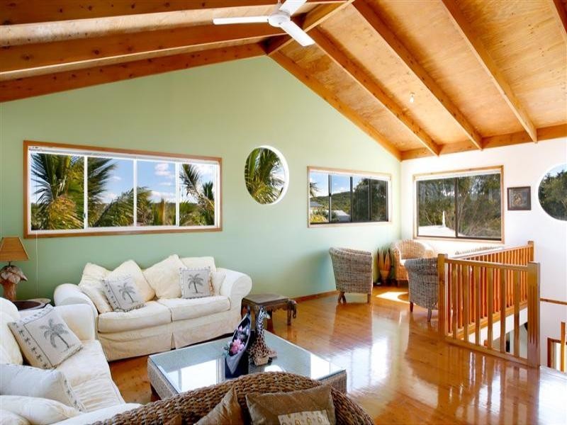 20 Wavecrest Drive, Castaways Beach QLD 4567