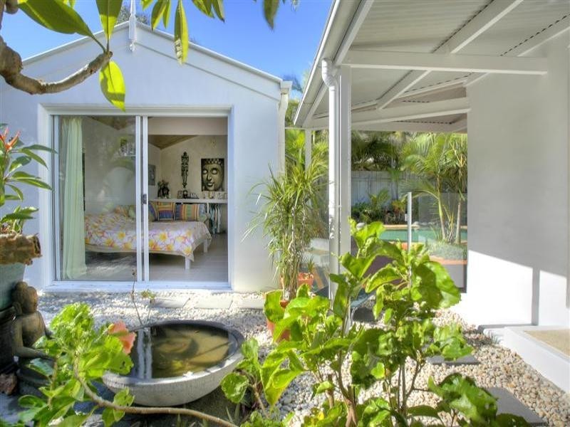 20 Wavecrest Drive, Castaways Beach QLD 4567