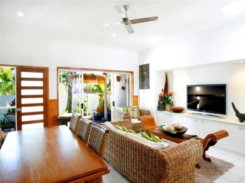 20 Wavecrest Drive, Castaways Beach QLD 4567