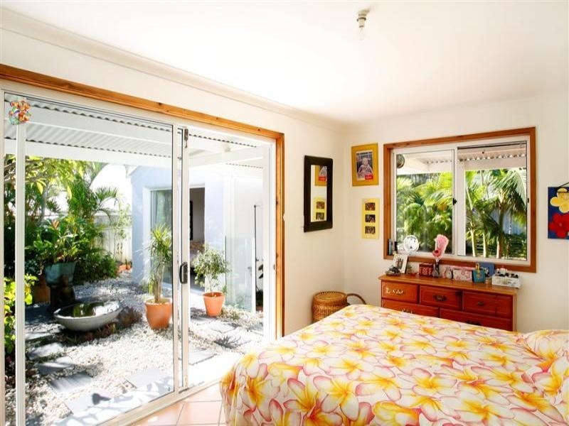 20 Wavecrest Drive, Castaways Beach QLD 4567