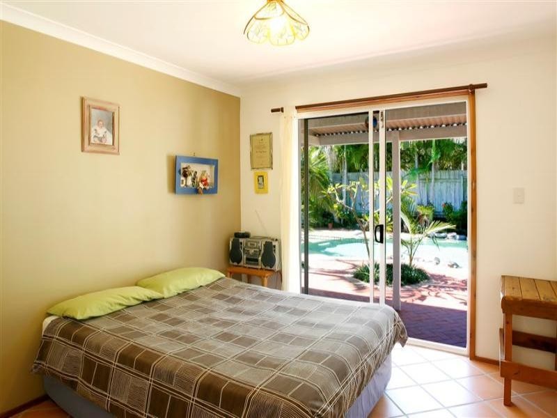 20 Wavecrest Drive, Castaways Beach QLD 4567