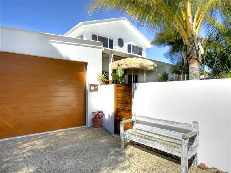 20 Wavecrest Drive, Castaways Beach QLD 4567