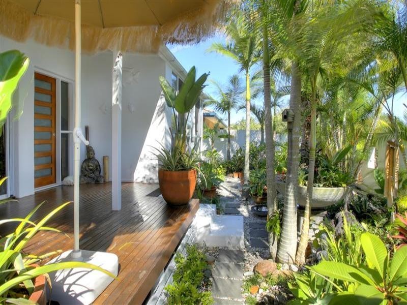 20 Wavecrest Drive, Castaways Beach QLD 4567