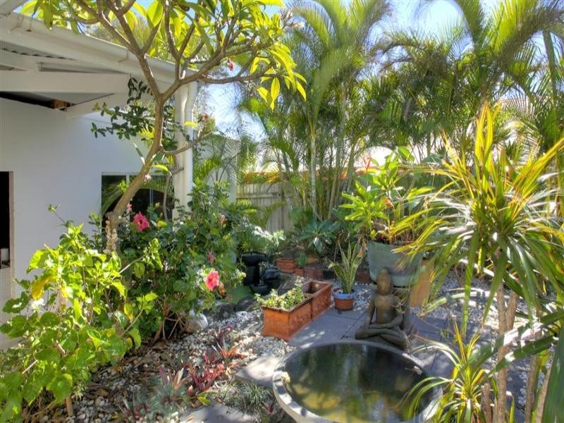 20 Wavecrest Drive, Castaways Beach QLD 4567