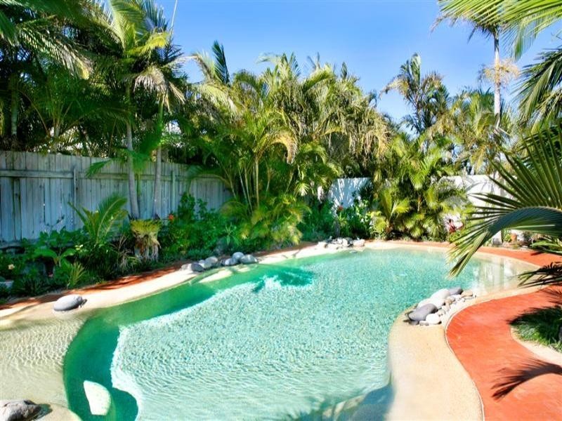 20 Wavecrest Drive, Castaways Beach QLD 4567