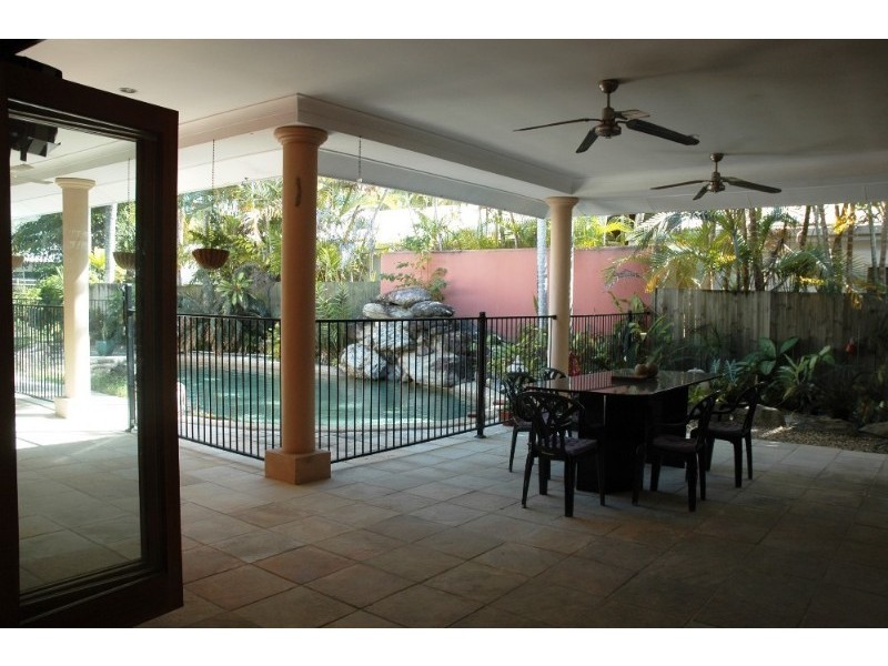 Palm Cove QLD 4879