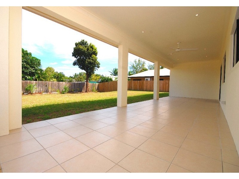 Holloways Beach QLD 4878