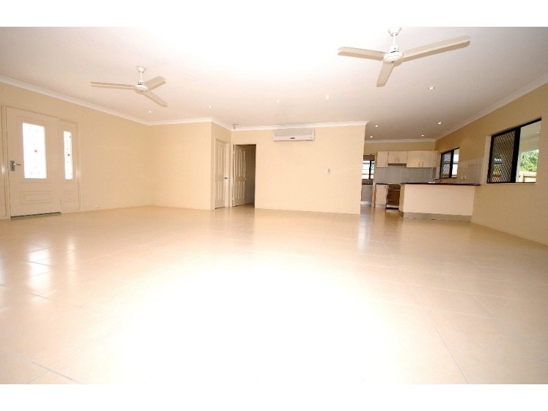 Holloways Beach QLD 4878