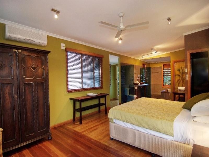Palm Cove QLD 4879