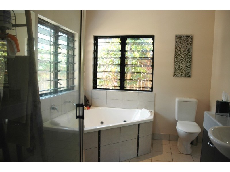 Palm Cove QLD 4879