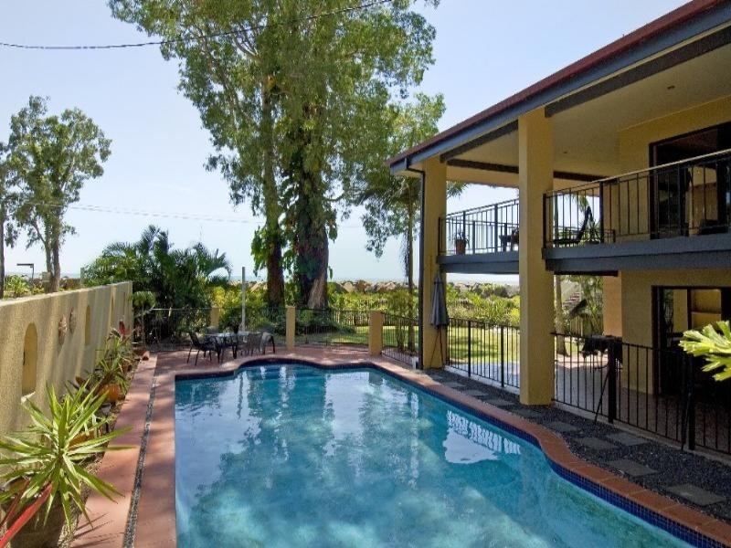 Clifton Beach QLD 4879