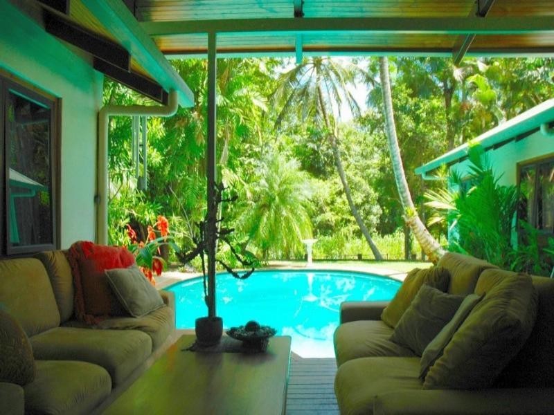 9 Buchan Street, Palm Cove QLD 4879