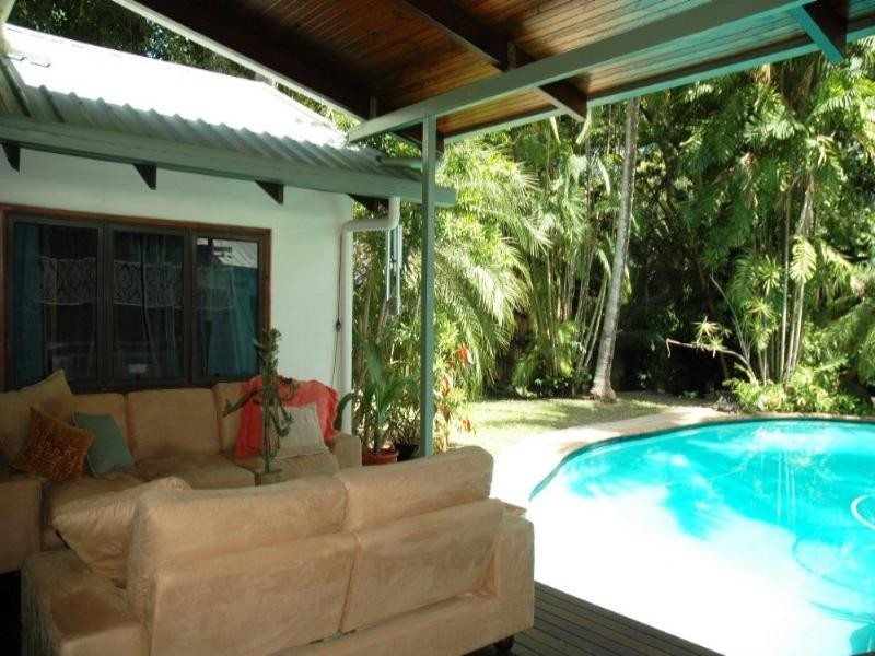 9 Buchan Street, Palm Cove QLD 4879