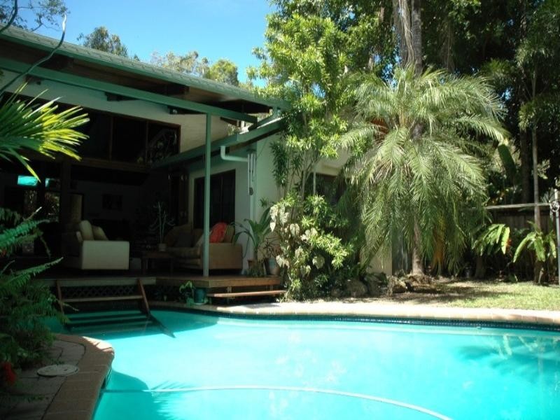 9 Buchan Street, Palm Cove QLD 4879