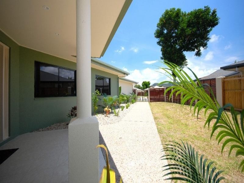 Holloways Beach QLD 4878