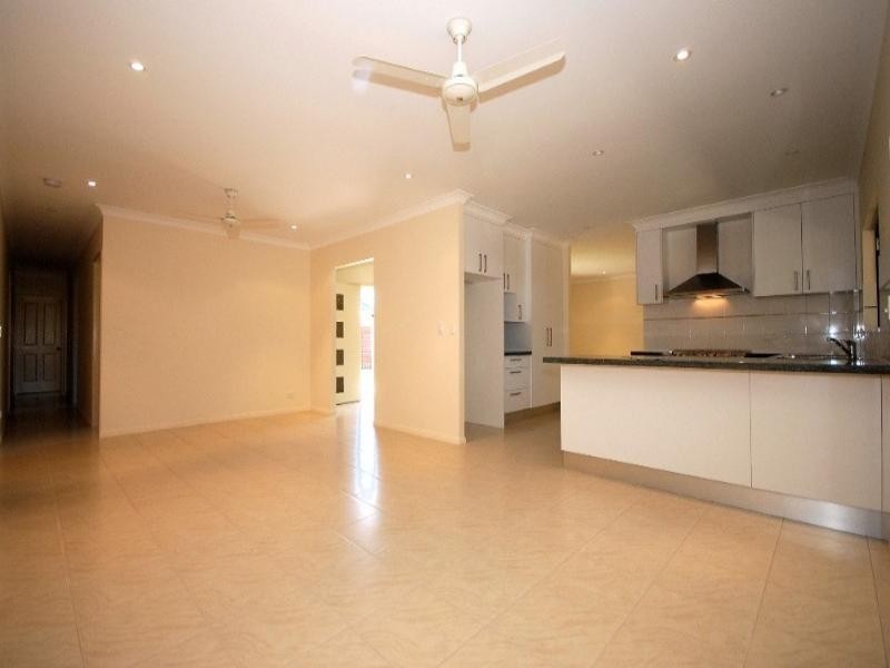 Holloways Beach QLD 4878