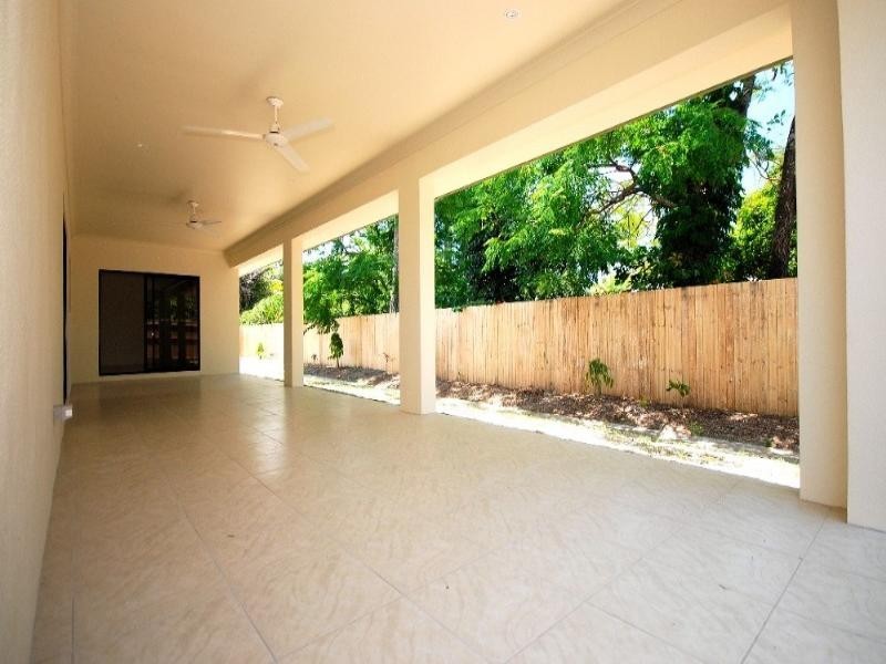 Holloways Beach QLD 4878