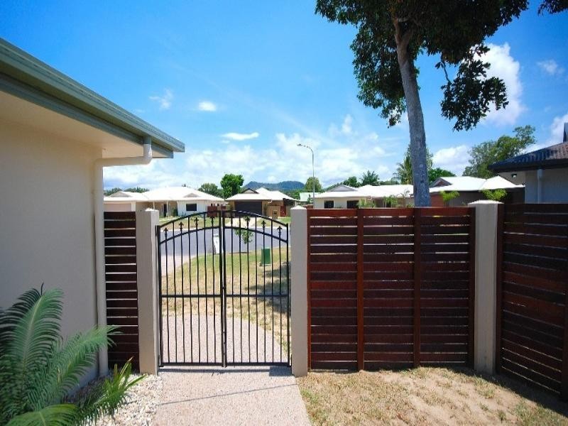 Holloways Beach QLD 4878