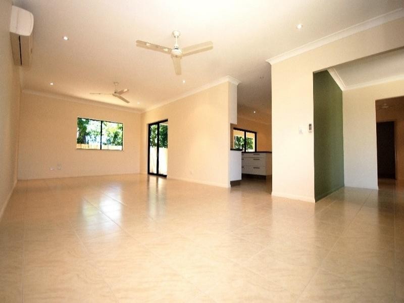 Holloways Beach QLD 4878