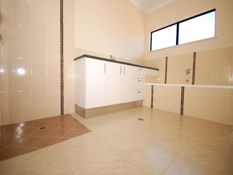 Holloways Beach QLD 4878