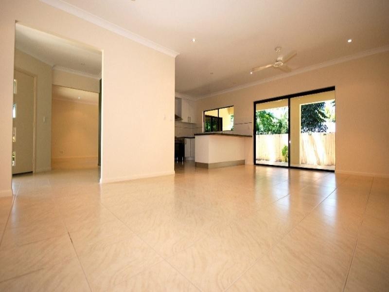 Holloways Beach QLD 4878