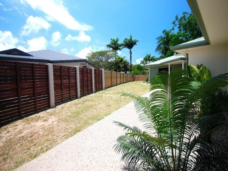 Holloways Beach QLD 4878