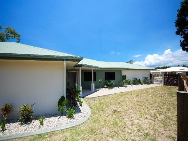 Holloways Beach QLD 4878