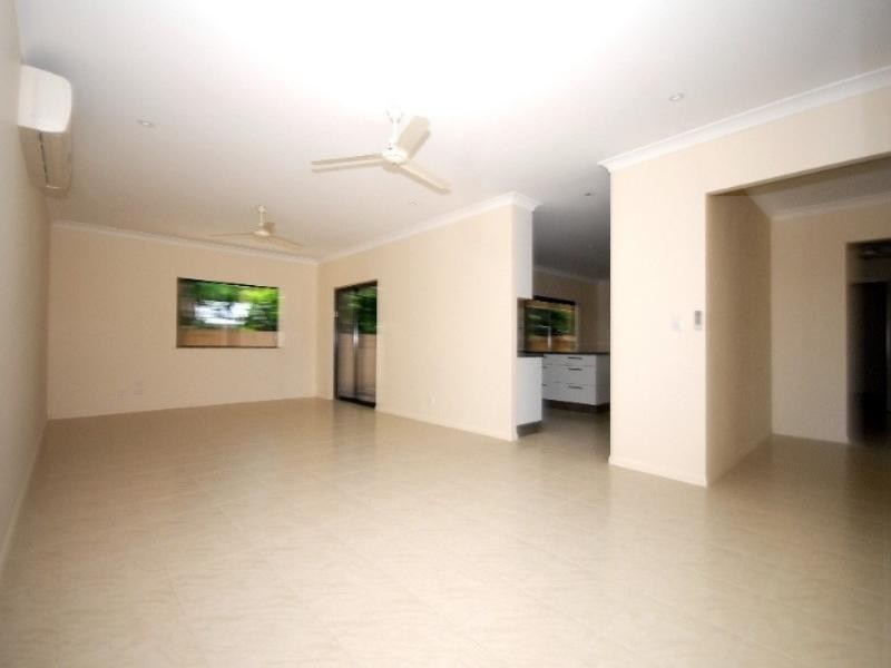 Holloways Beach QLD 4878