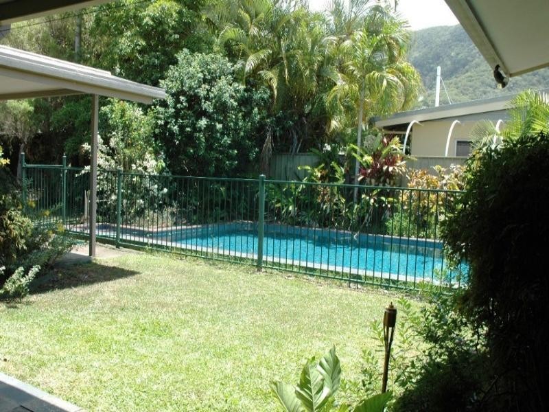 Palm Cove QLD 4879