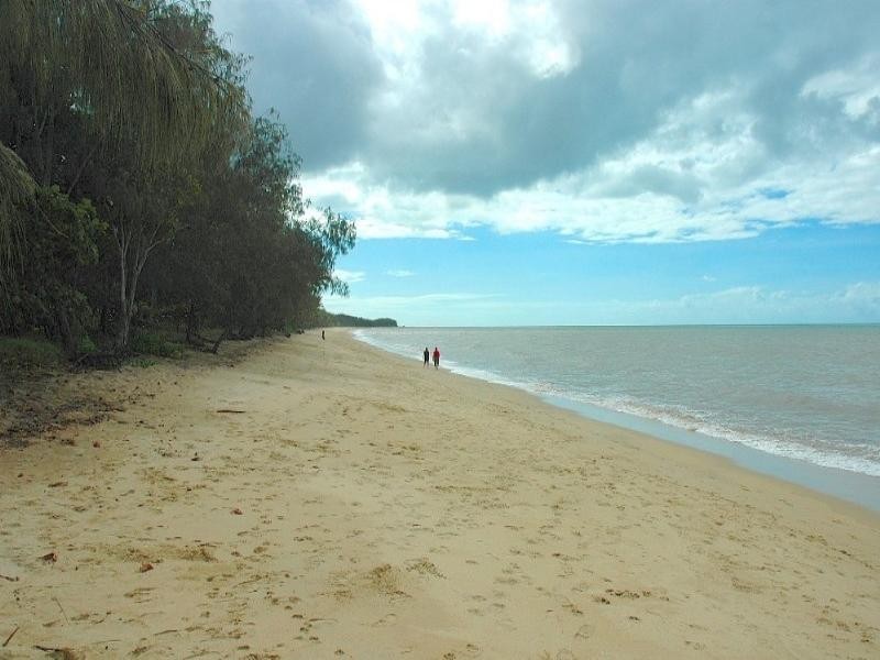 7 Carbeen Close, Holloways Beach QLD 4878