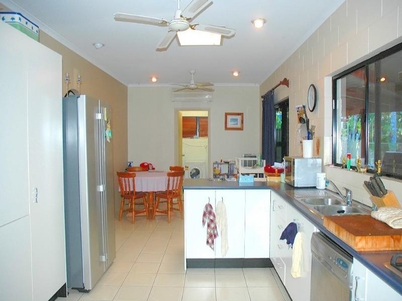 7 Carbeen Close, Holloways Beach QLD 4878