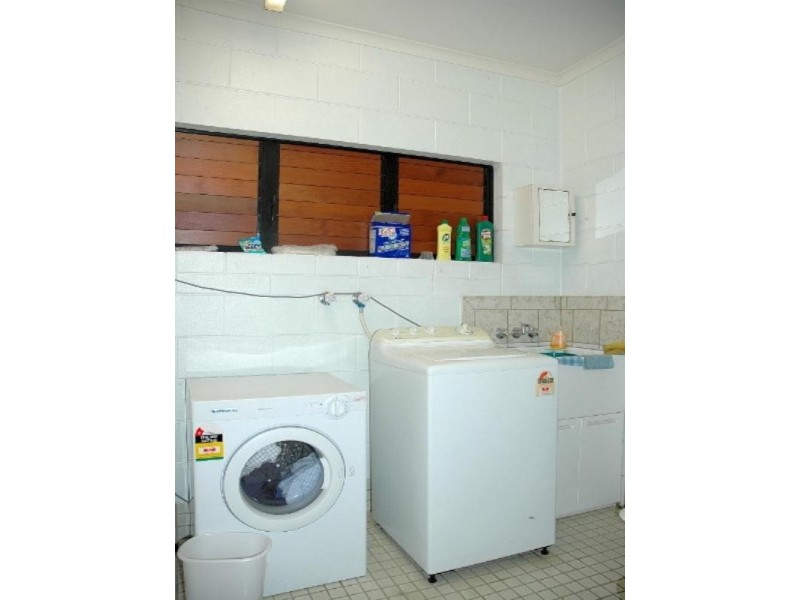 7 Carbeen Close, Holloways Beach QLD 4878