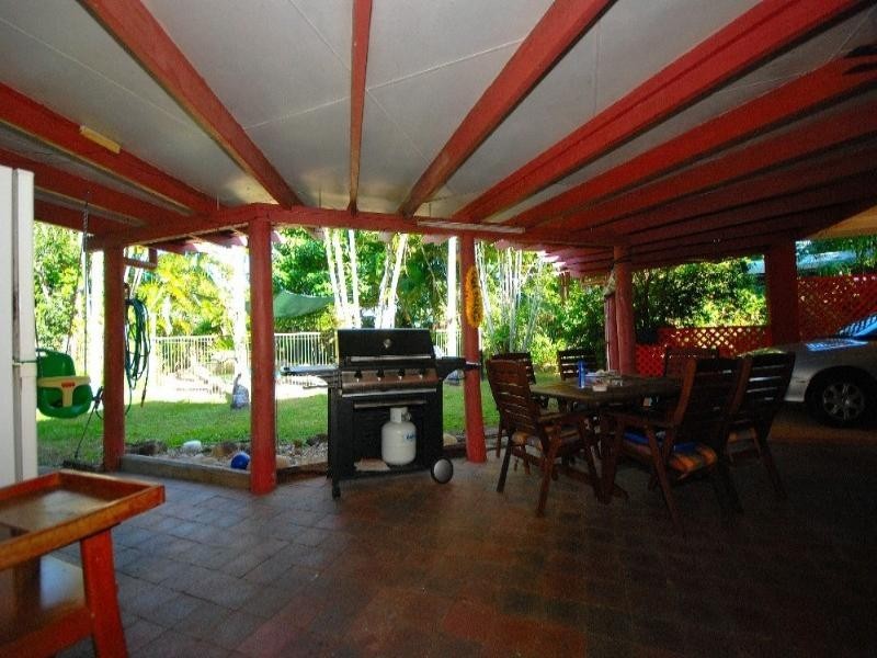 7 Carbeen Close, Holloways Beach QLD 4878