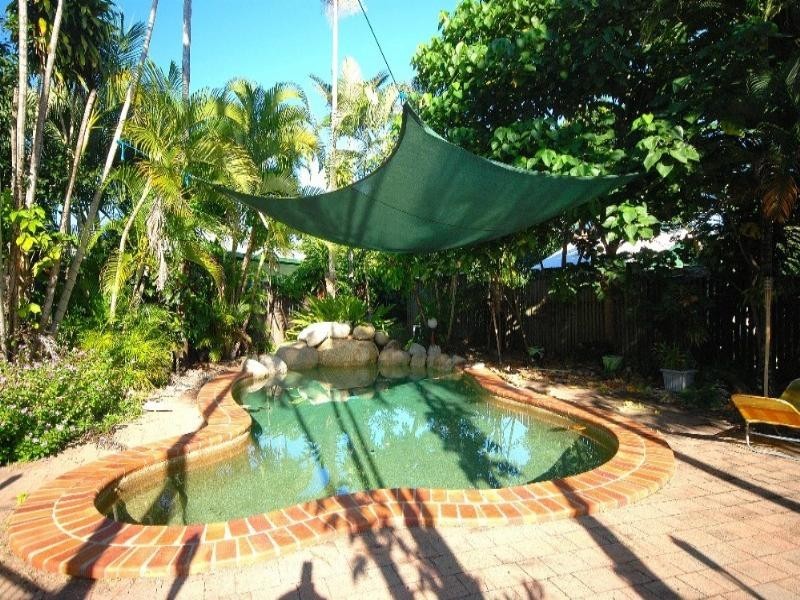 7 Carbeen Close, Holloways Beach QLD 4878