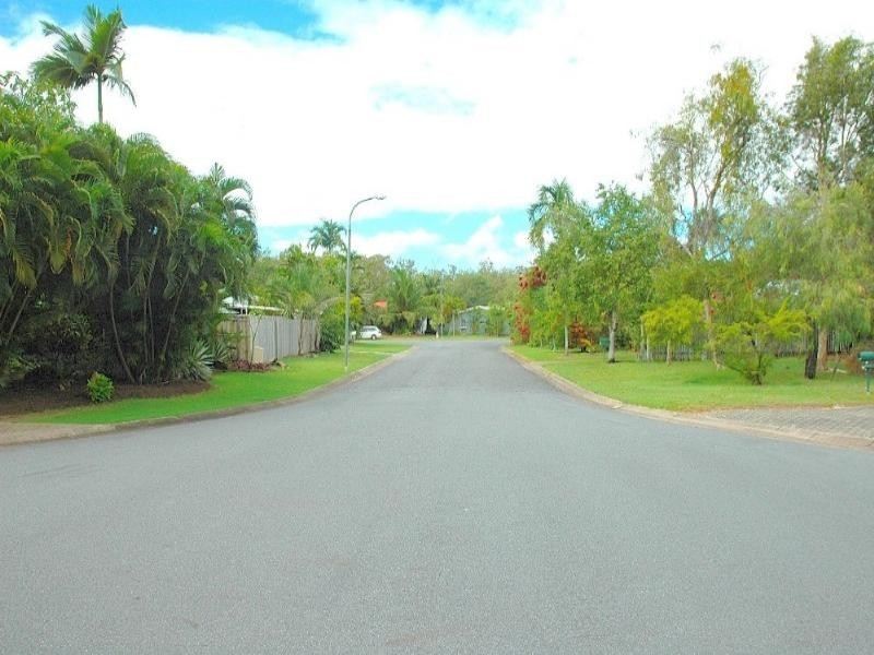 7 Carbeen Close, Holloways Beach QLD 4878