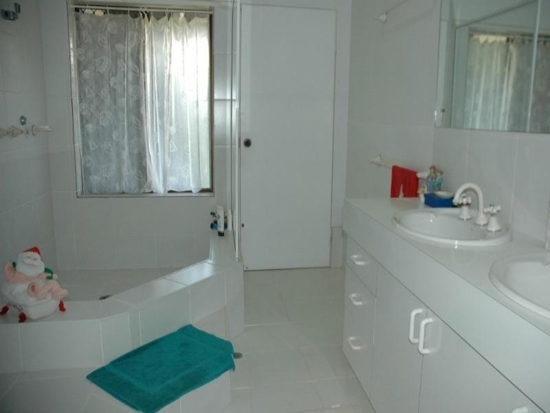 2 Escape Close, Clifton Beach QLD 4879
