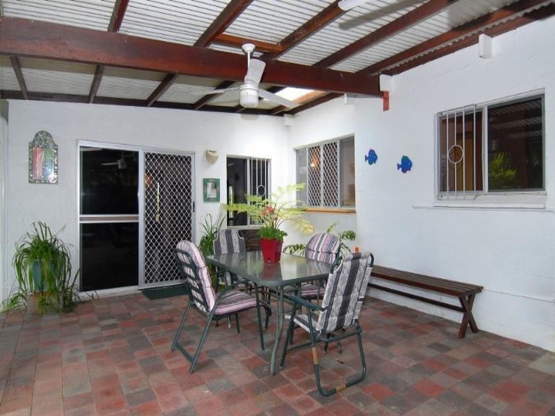 41 Willow Street, Holloways Beach QLD 4878